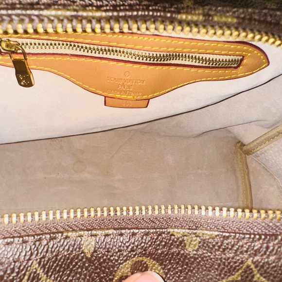 A new barely use Louis Vuitton bag - Picture 6 of 7